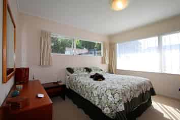 28 Haseler Crescent, Mellons Bay