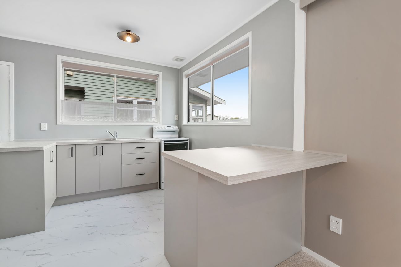 Solid Brick 2 bed I Modernised & Move-In Ready! - Vista 3