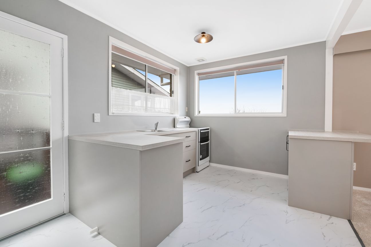 Solid Brick 2 bed I Modernised & Move-In Ready! - Vista 4