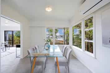 1/221 Wairau Road, Totara Vale