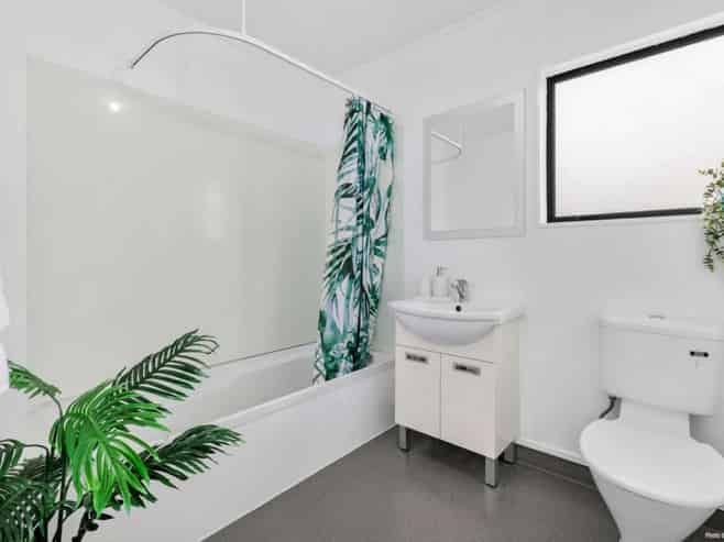 2/27 Templeton Place, Clendon Park