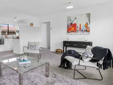 2/27 Templeton Place, Clendon Park