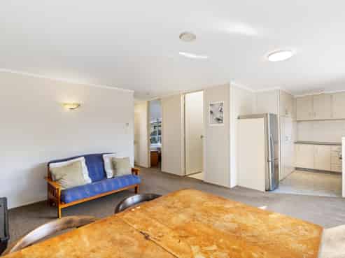 4/109A Te Atatu Road, Te Atatu South