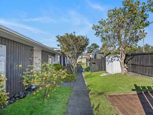 4/109A Te Atatu Road, Te Atatu South