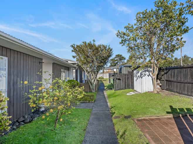 4/109A Te Atatu Road, Te Atatu South