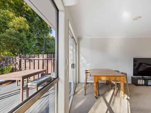 4/109A Te Atatu Road, Te Atatu South
