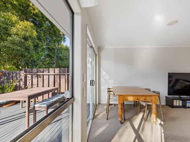 4/109A Te Atatu Road, Te Atatu South
