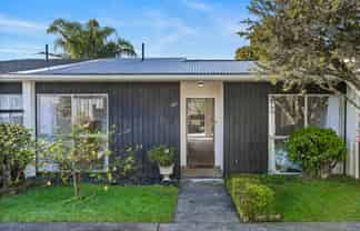 4/109A Te Atatu Road, Te Atatu South