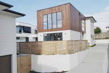 16 Takutai Avenue, Bucklands Beach