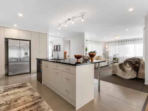 6 Hellyers Street, Birkdale