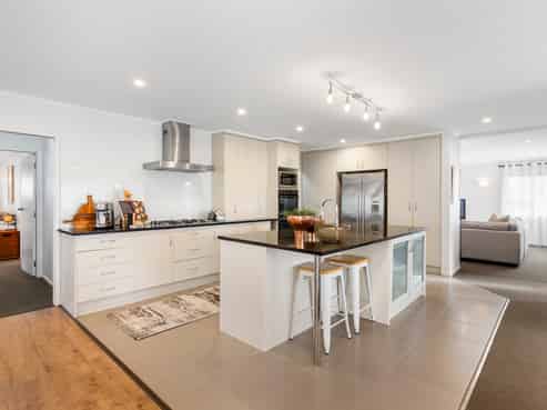 6 Hellyers Street, Birkdale