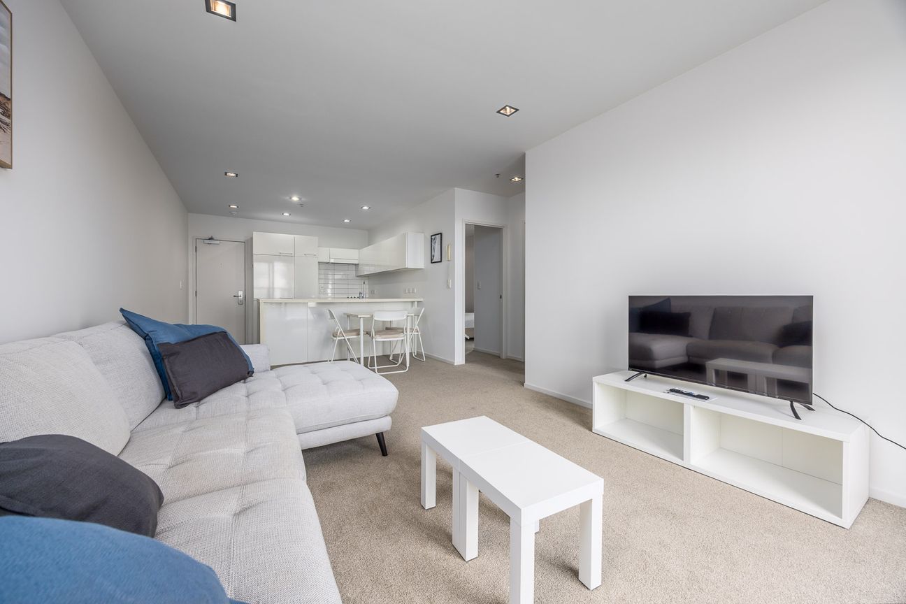 Sunny Upper Queen Street Sanctuary - Furnished Living with Parking - Bild 3
