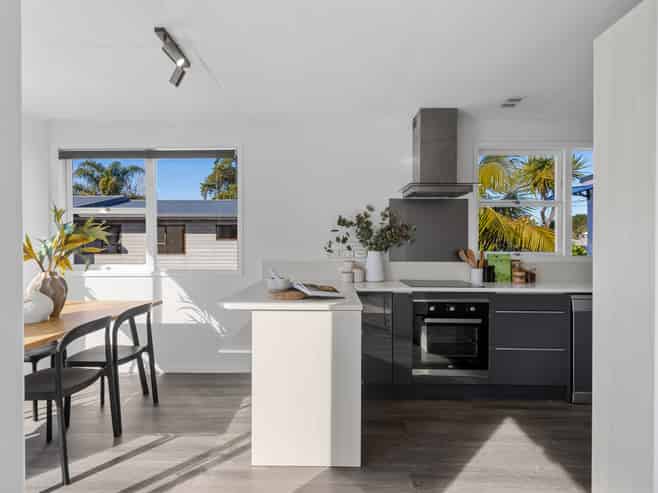 30 Rimu Road, Stanmore Bay