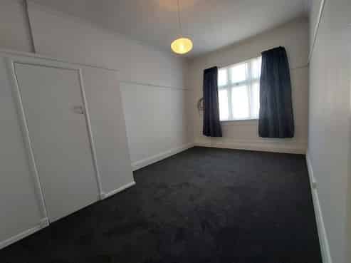 2/121 Jackson Street, Petone