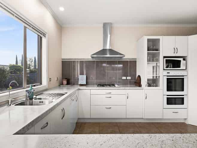 2 Delta Mews Place, Clive