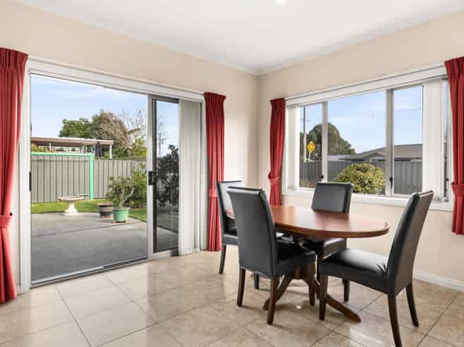 2 Delta Mews Place, Clive