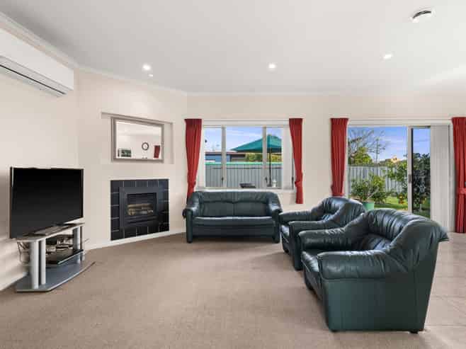 2 Delta Mews Place, Clive
