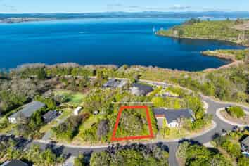 4 Parawera Drive, Acacia Bay