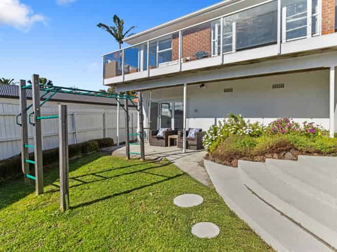 11A Queenstown Road, Hillsborough