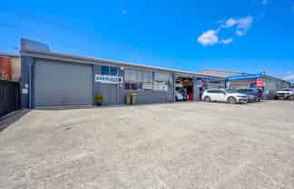 Functional Henderson Industrial | Clear-Span Warehouse & Office