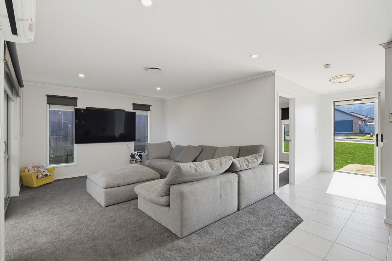 Family Space with All-Season Outdoor Entertaining! - Meer
