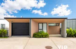 28 Red Beech Avenue, Woodridge