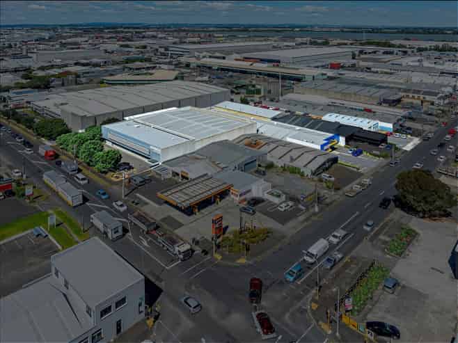 Centrally located industrial HQ