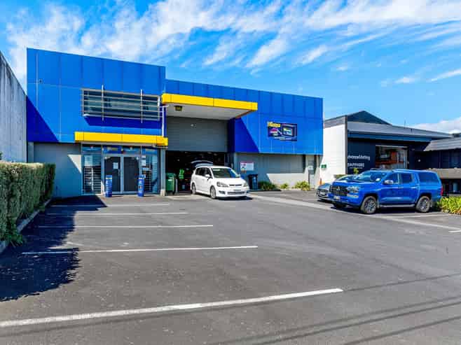 Centrally located industrial HQ