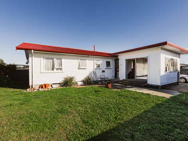 3 Curling Crescent, Onekawa