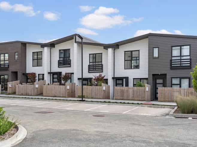 72/76/78/26 Rauemi Way, Te Atatu South