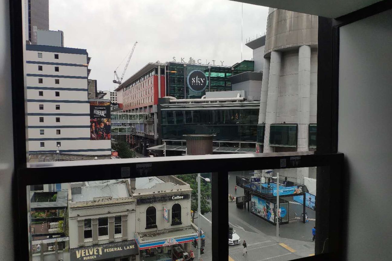 Two bedroom apartment right in the heart of the DBD - Vista 4