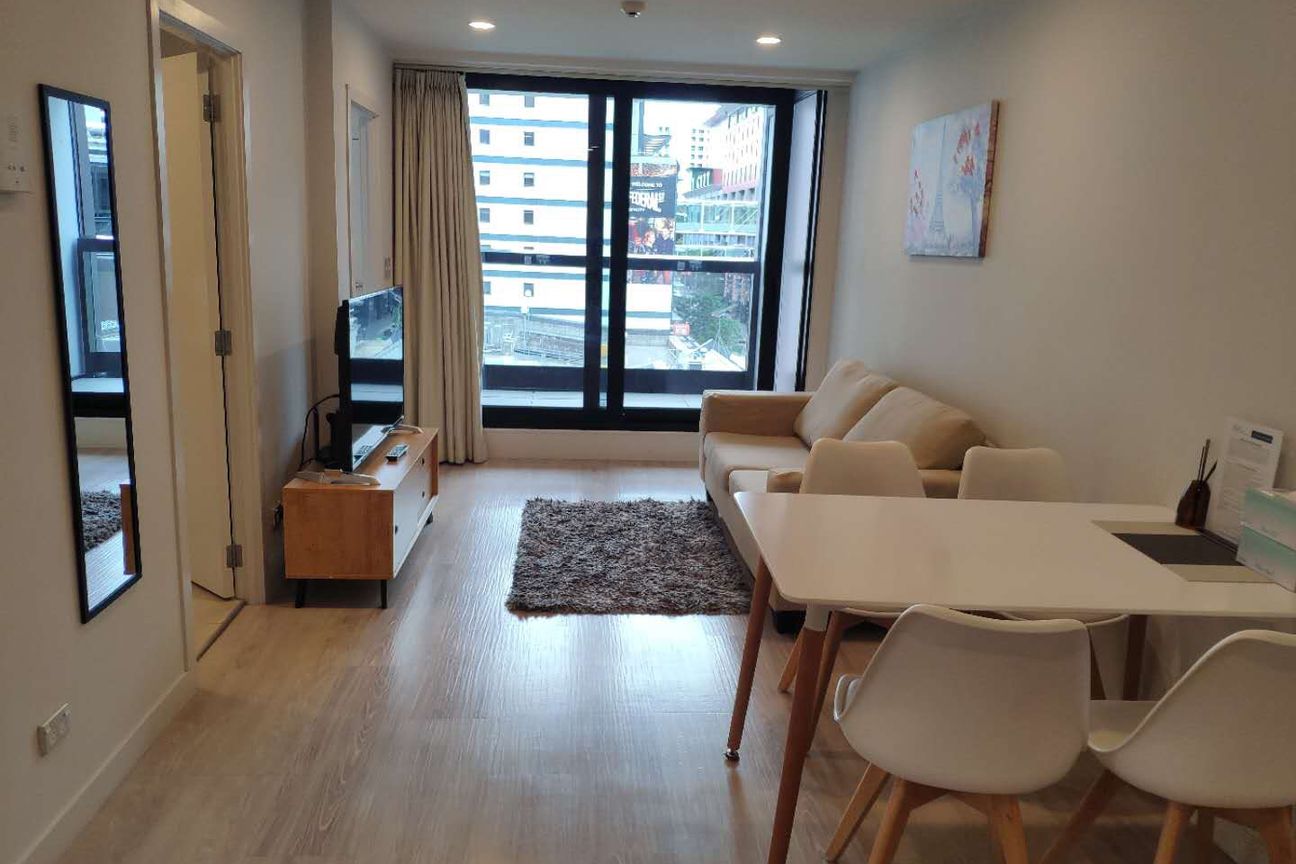 Two bedroom apartment right in the heart of the DBD - Vista 6