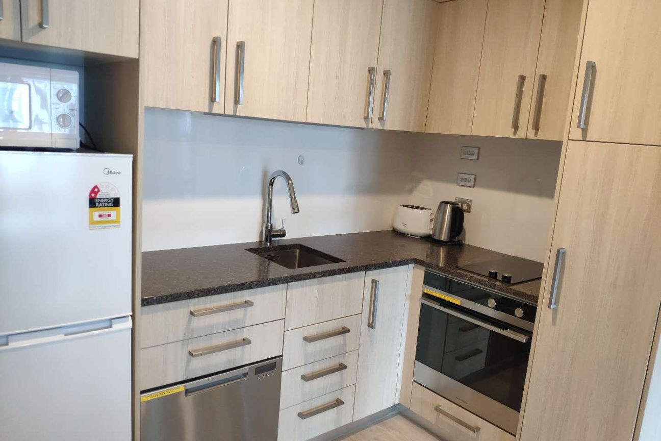 Two bedroom apartment right in the heart of the DBD - Vista 5