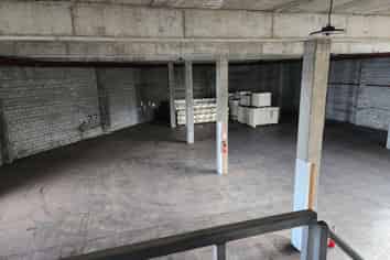 Showroom/office/warehouse