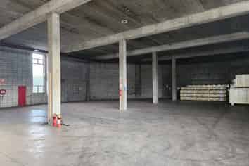 Showroom/office/warehouse