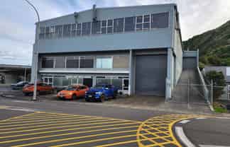 Showroom/office/warehouse