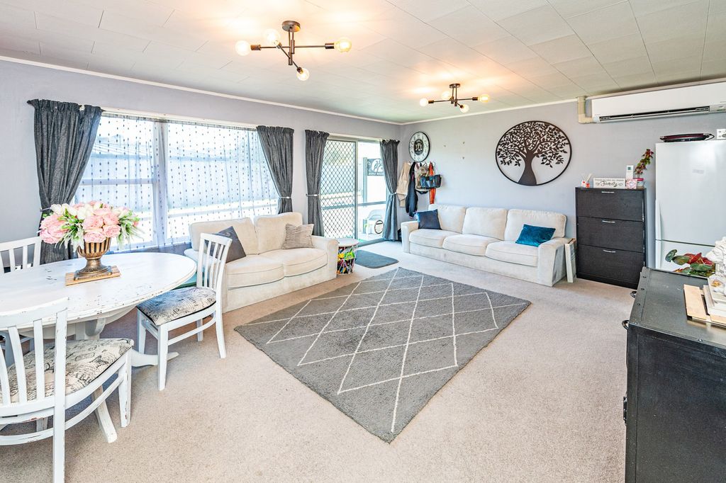 Easy living in a prime location 5