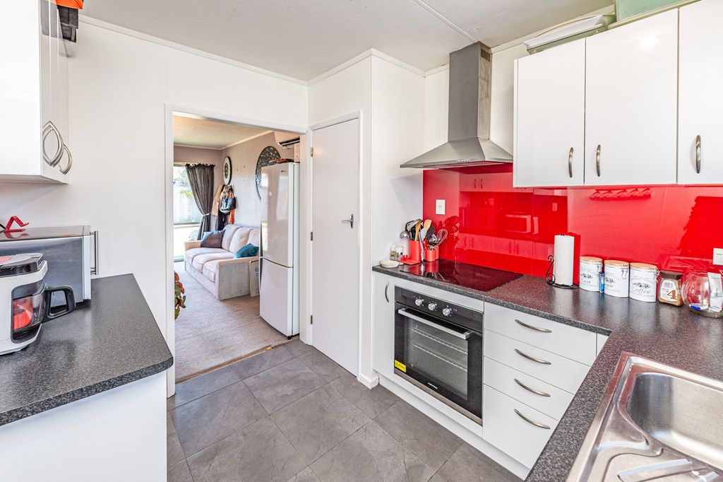 Easy living in a prime location 4