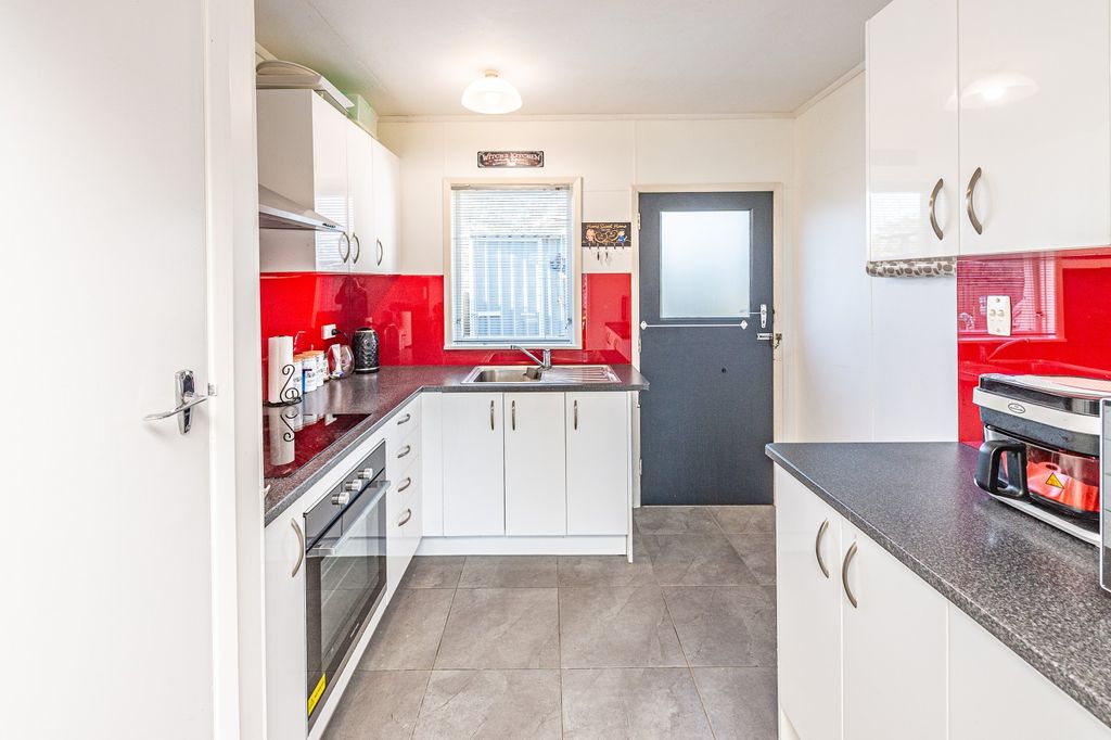 Easy living in a prime location 3