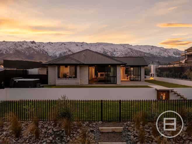 8 Pegasus Court, MOUNT PISA