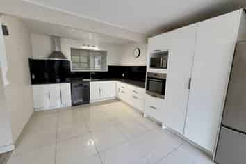 5/371 Muritai Road, Eastbourne