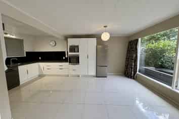 5/371 Muritai Road, Eastbourne