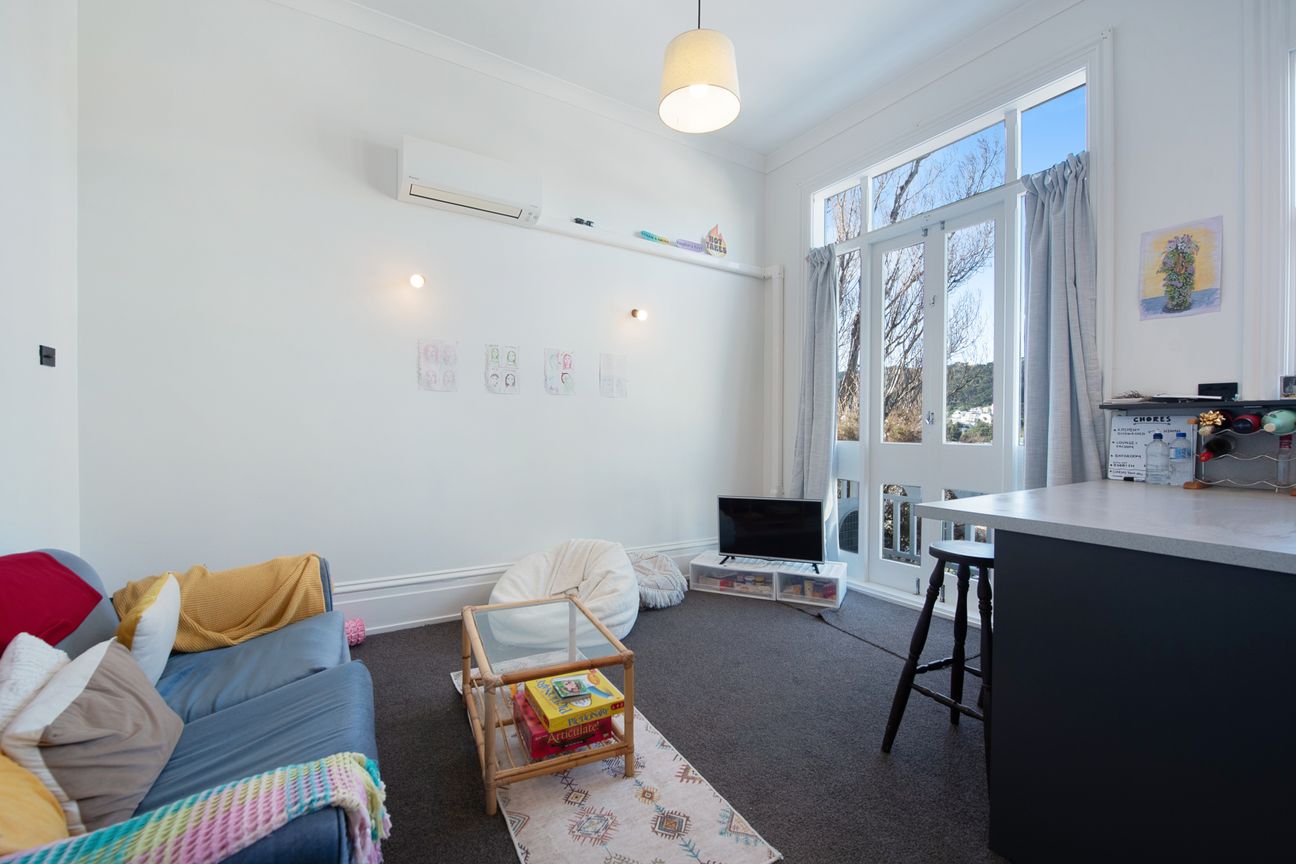 Brilliant Location | 2 Flat Property - Vista 5