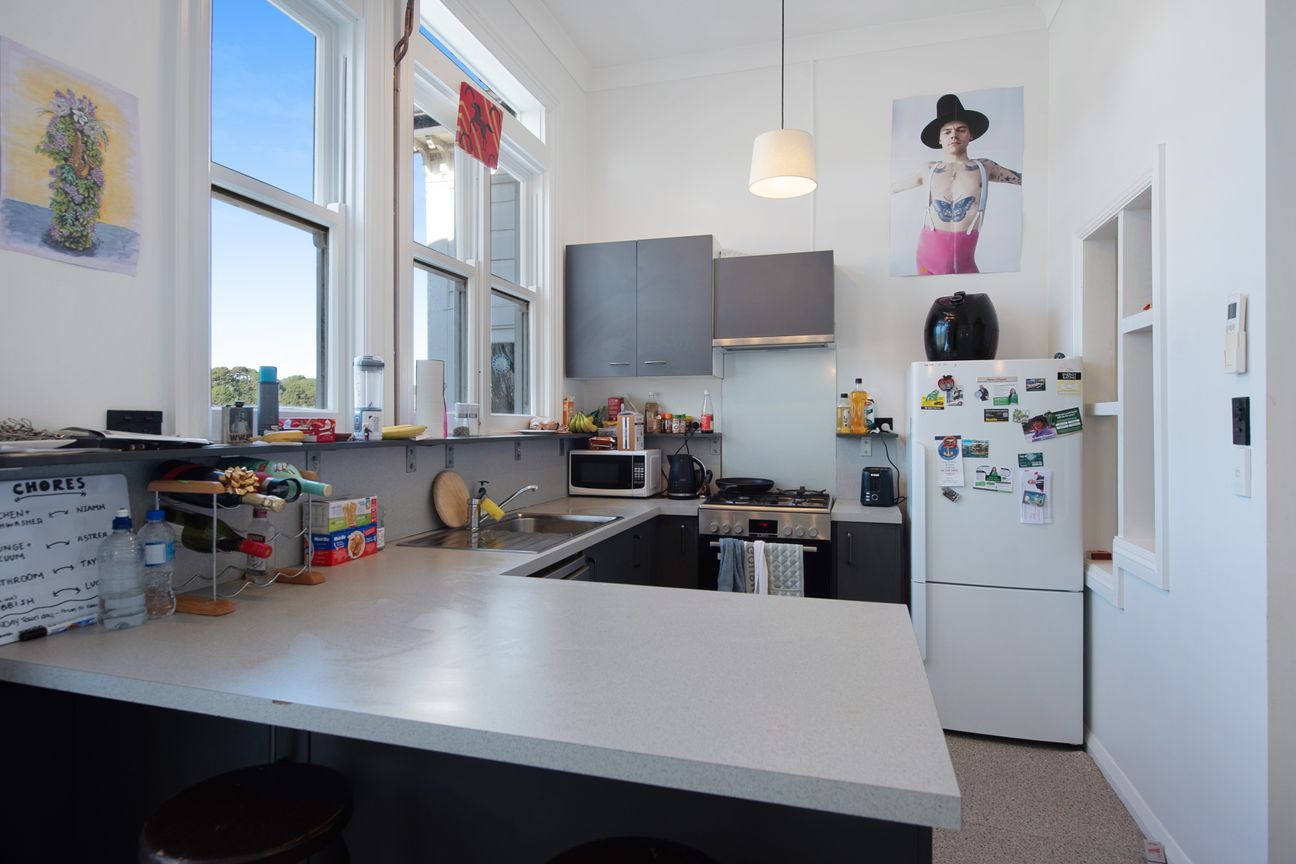 Brilliant Location | 2 Flat Property - Vista 6