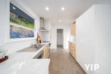 3 Jonathan Way, Paparangi