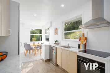 3 Jonathan Way, Paparangi