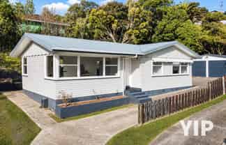 3 Jonathan Way, Paparangi