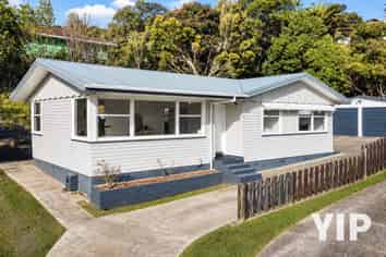 3 Jonathan Way, Paparangi