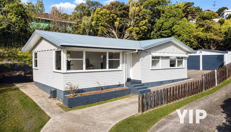3 Jonathan Way, Paparangi