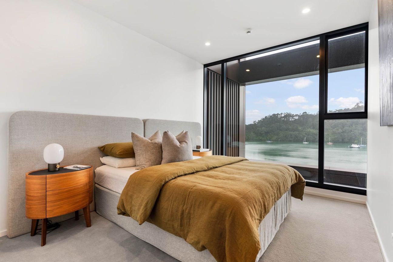 Waterfront Living, Brand New & Ready Now - Meer